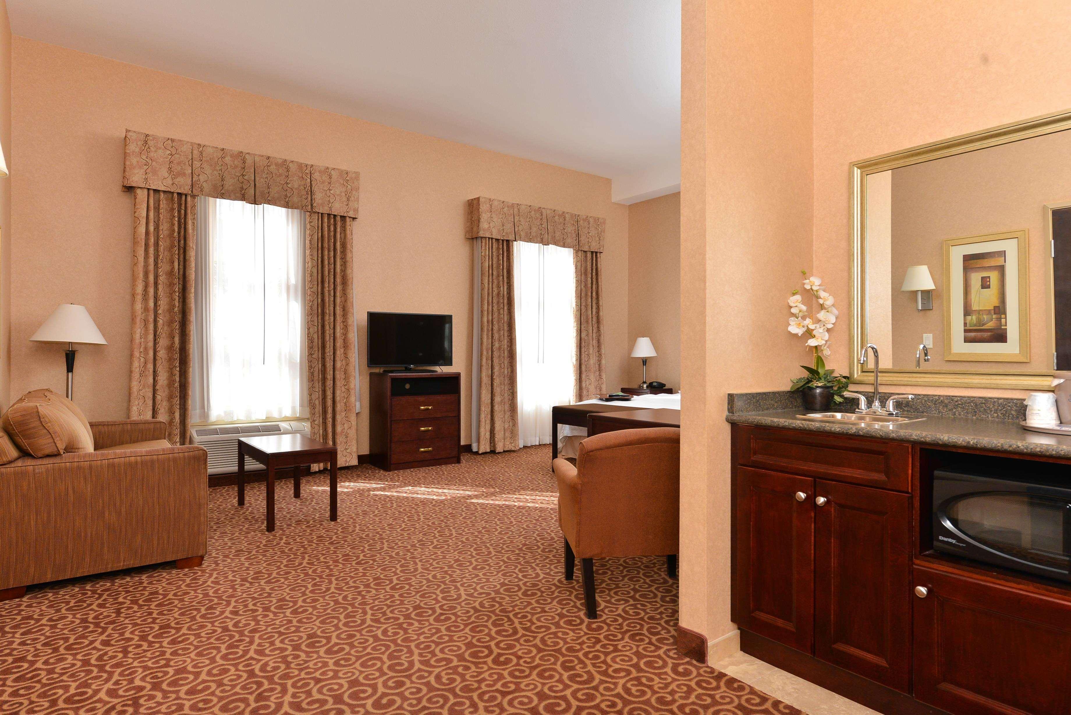 Hampton Inn & Suites By Hilton Edmonton International Airport Ледюк Екстериор снимка