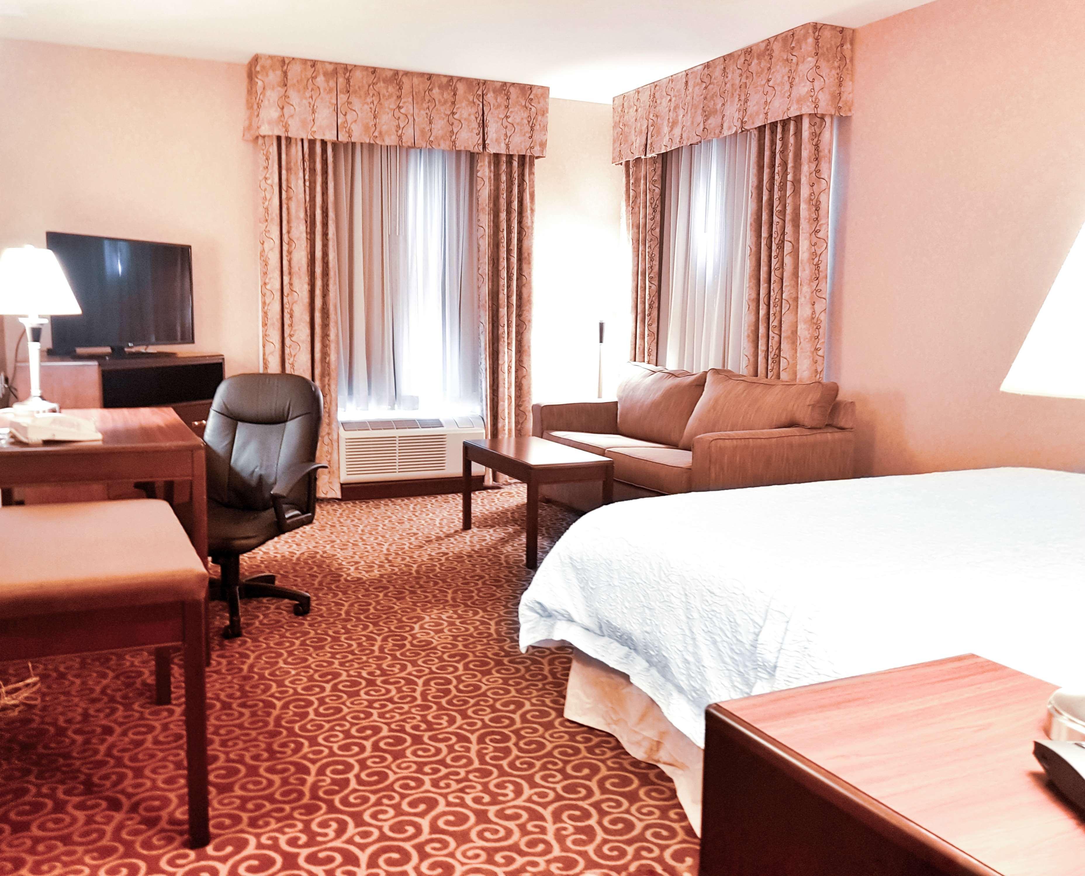 Hampton Inn & Suites By Hilton Edmonton International Airport Ледюк Екстериор снимка