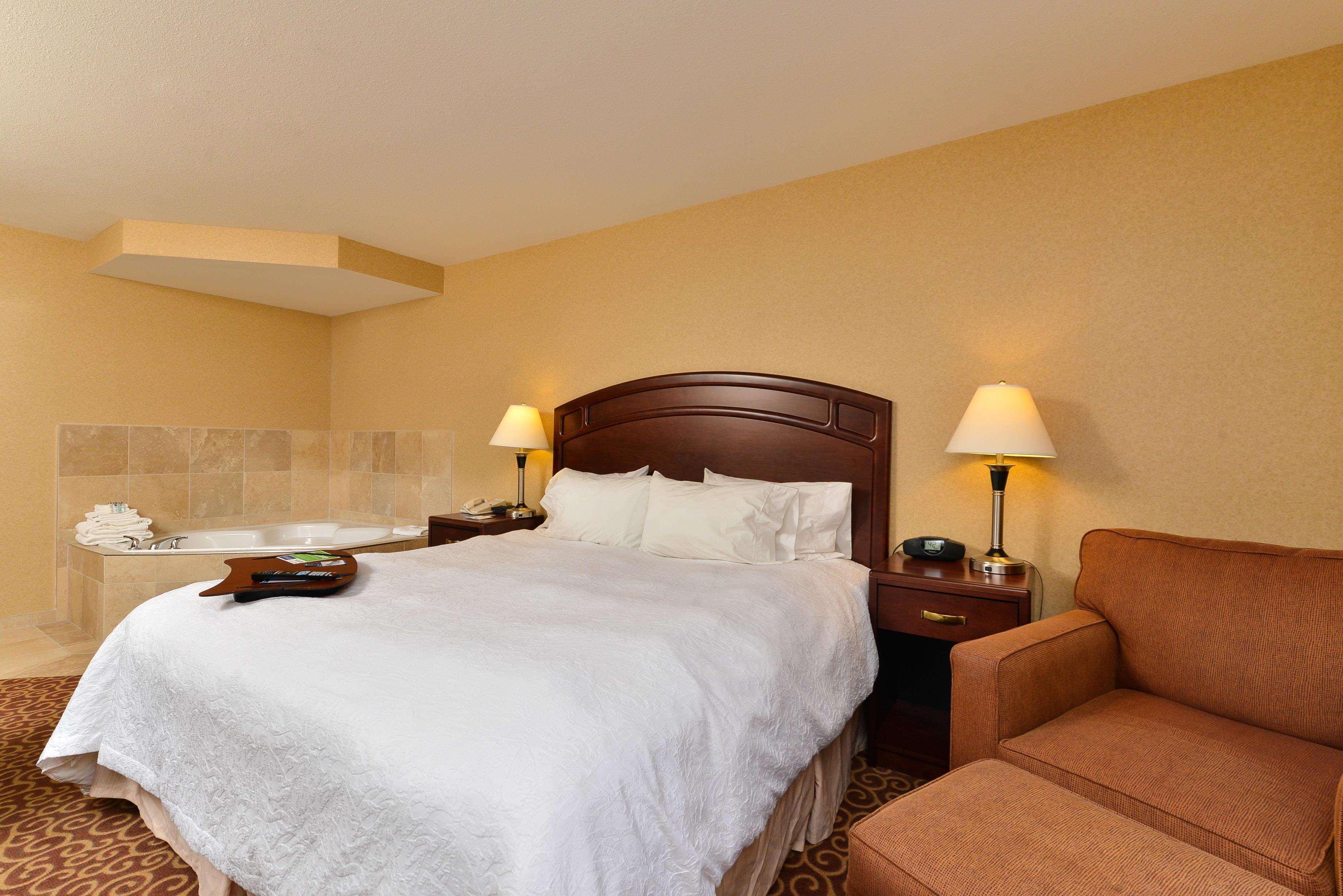 Hampton Inn & Suites By Hilton Edmonton International Airport Ледюк Екстериор снимка
