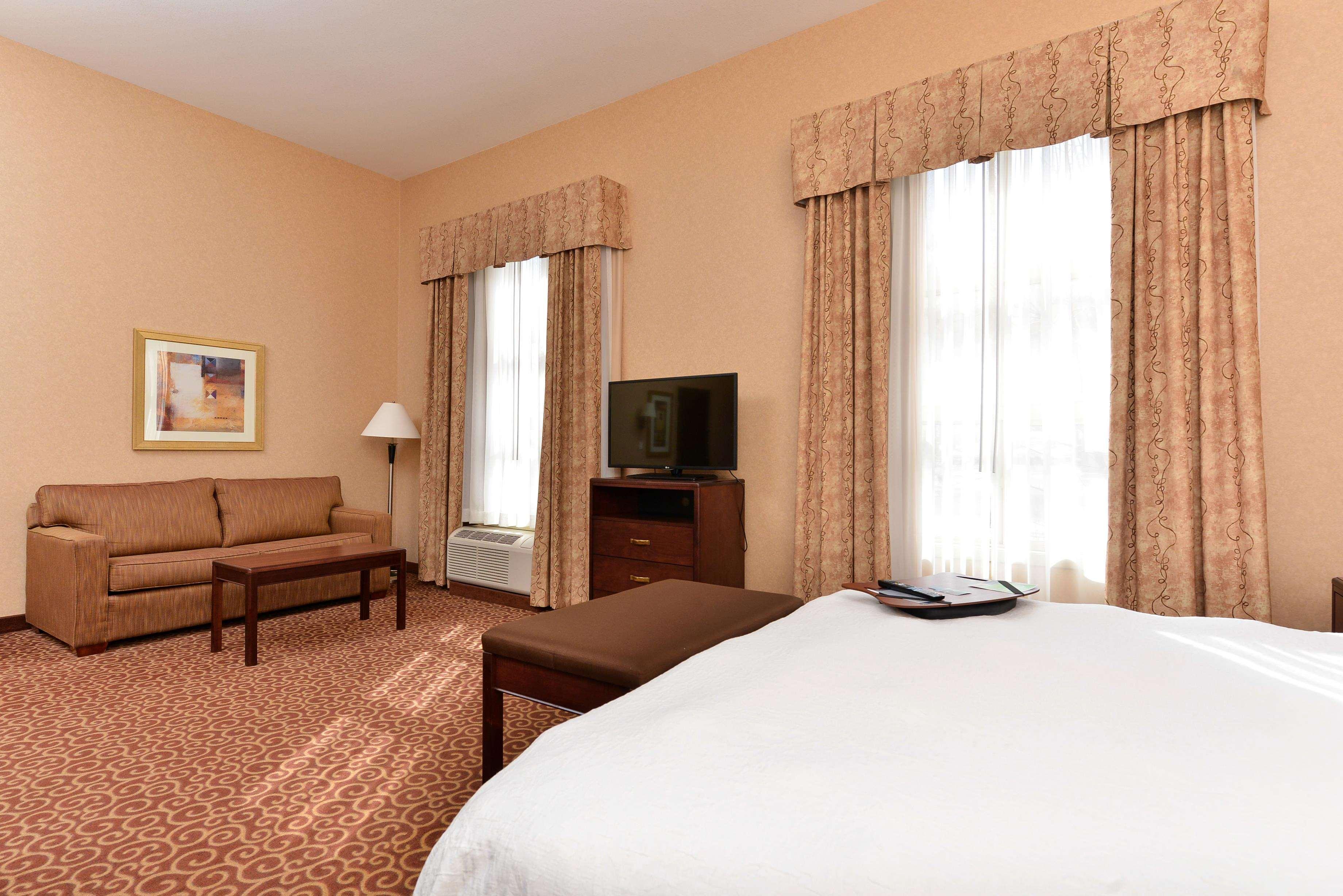 Hampton Inn & Suites By Hilton Edmonton International Airport Ледюк Екстериор снимка