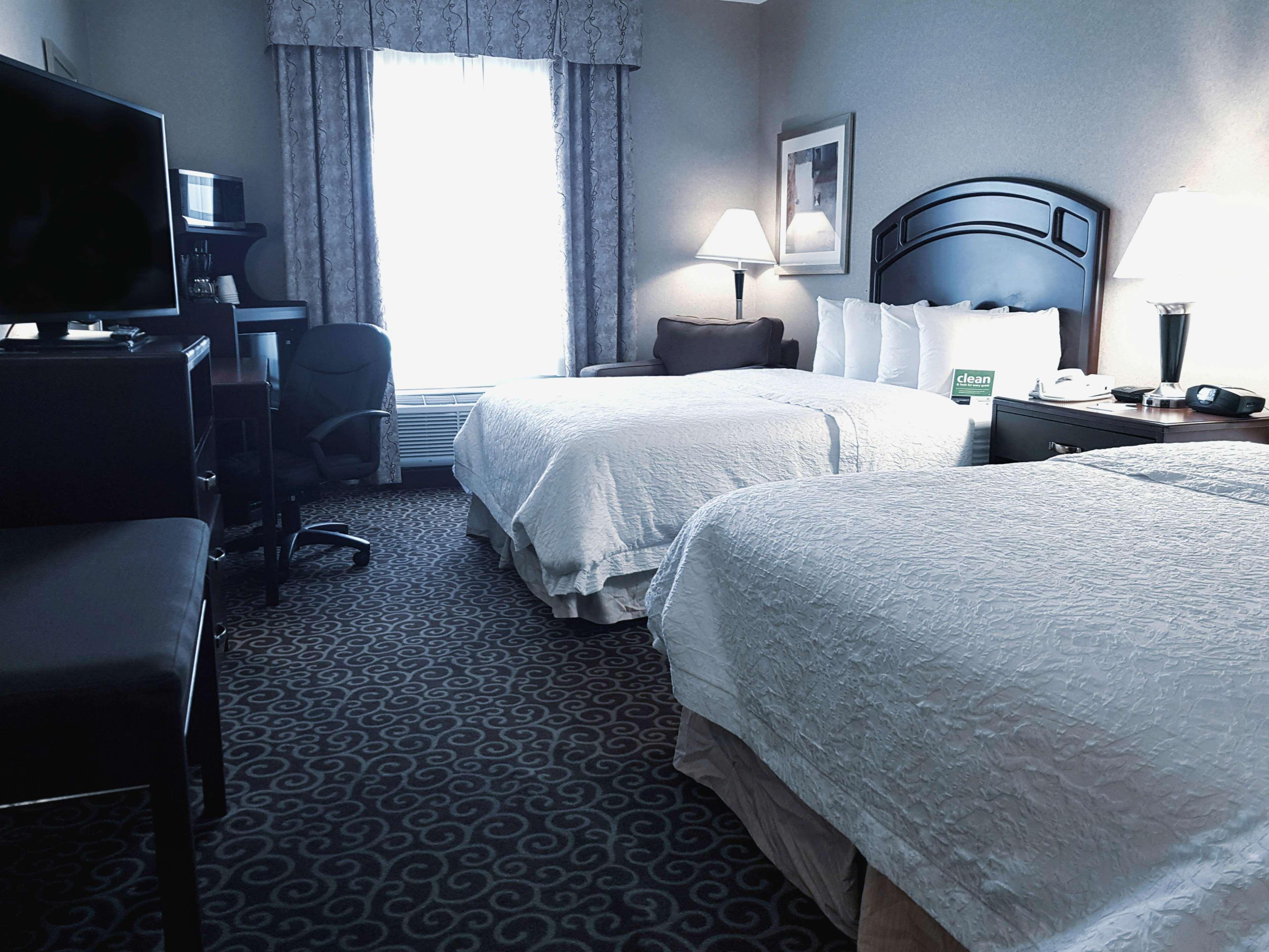 Hampton Inn & Suites By Hilton Edmonton International Airport Ледюк Екстериор снимка