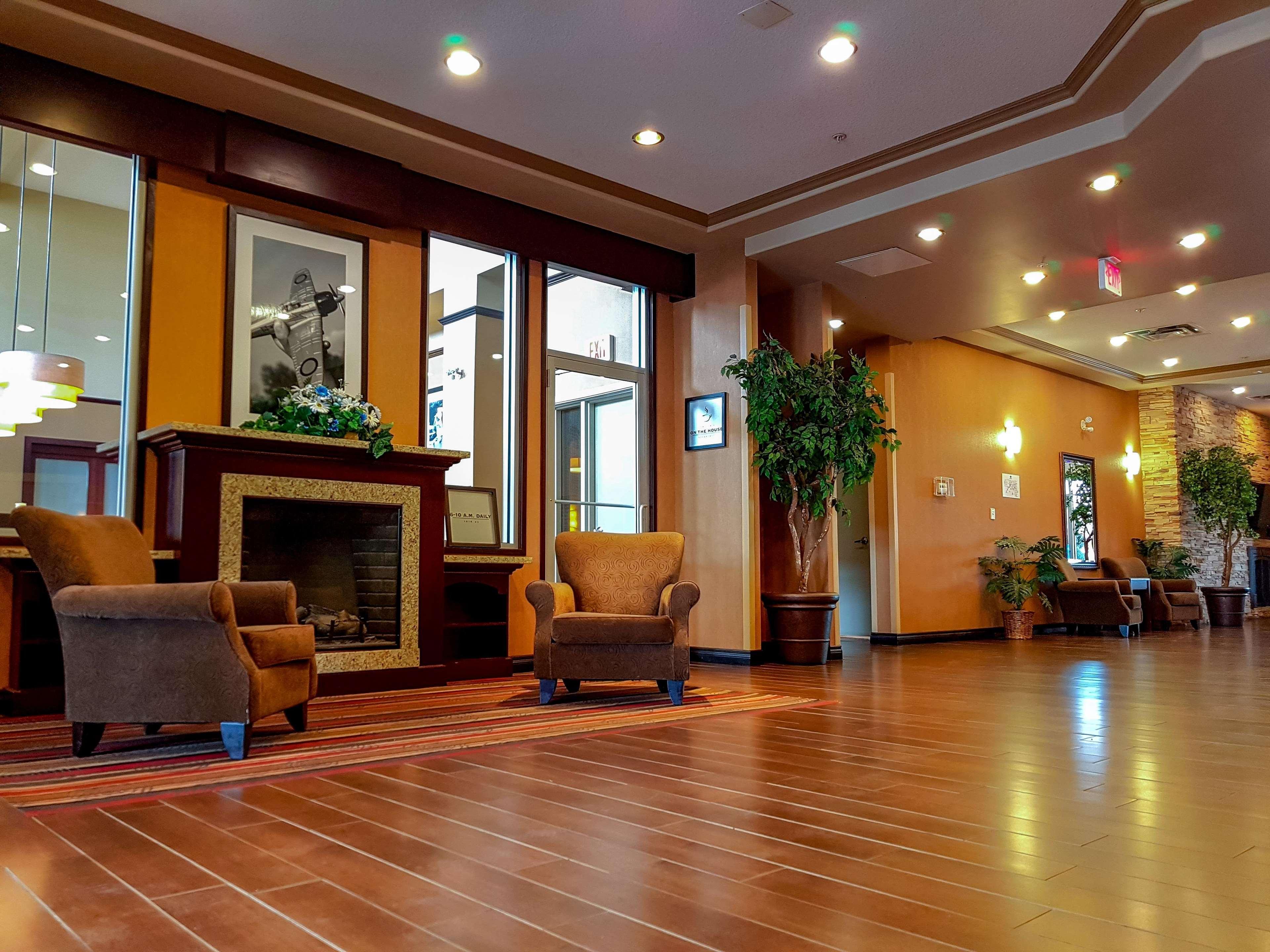 Hampton Inn & Suites By Hilton Edmonton International Airport Ледюк Екстериор снимка