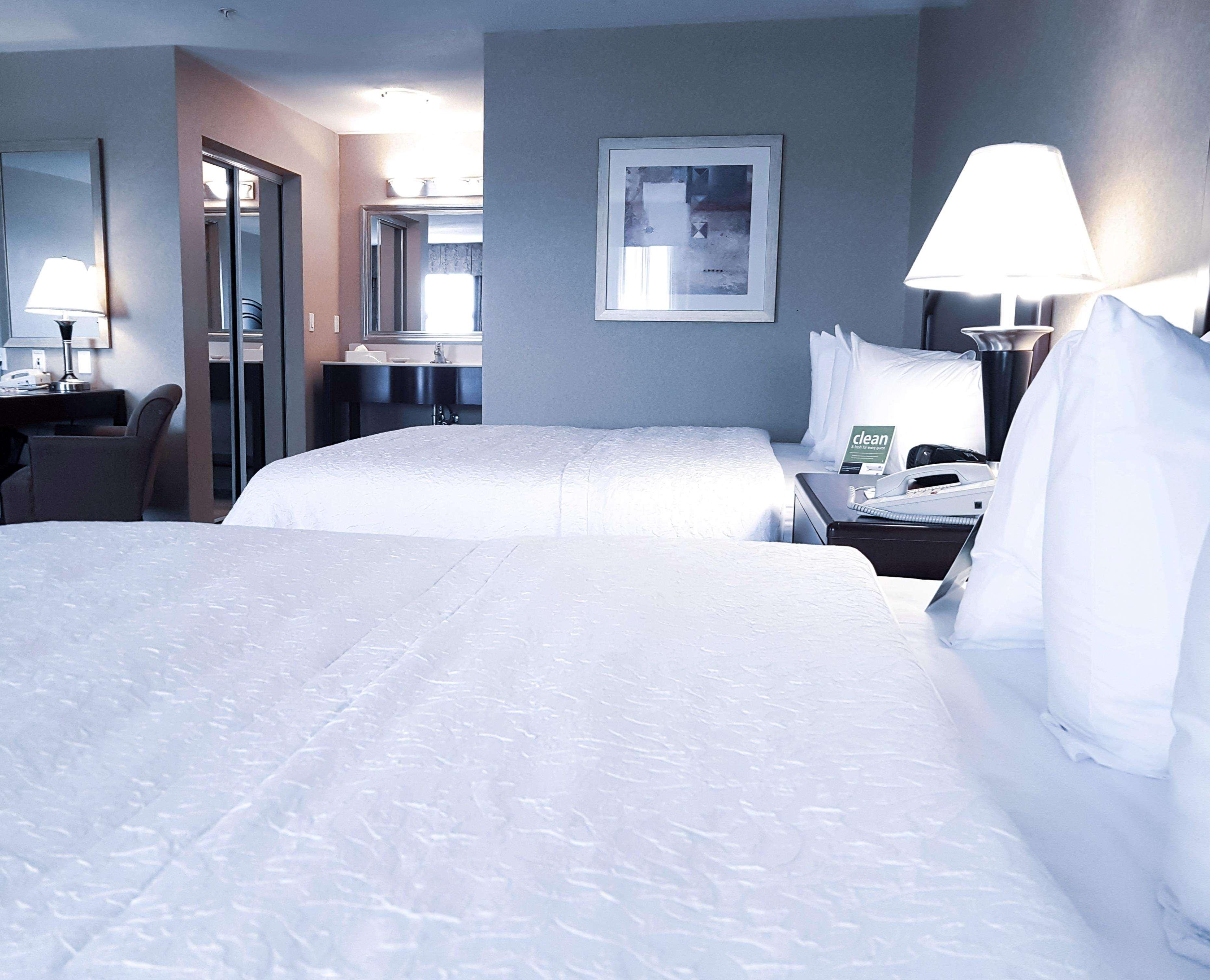Hampton Inn & Suites By Hilton Edmonton International Airport Ледюк Екстериор снимка