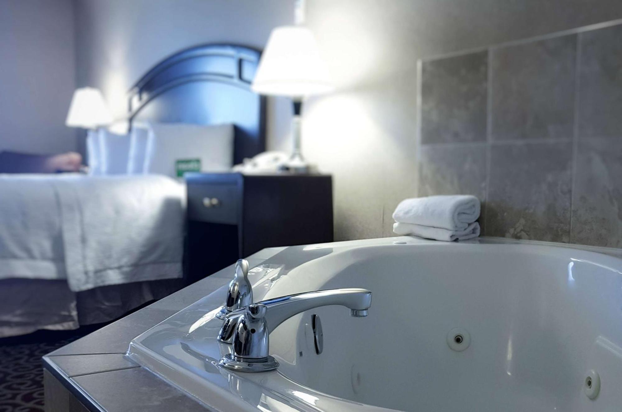 Hampton Inn & Suites By Hilton Edmonton International Airport Ледюк Екстериор снимка