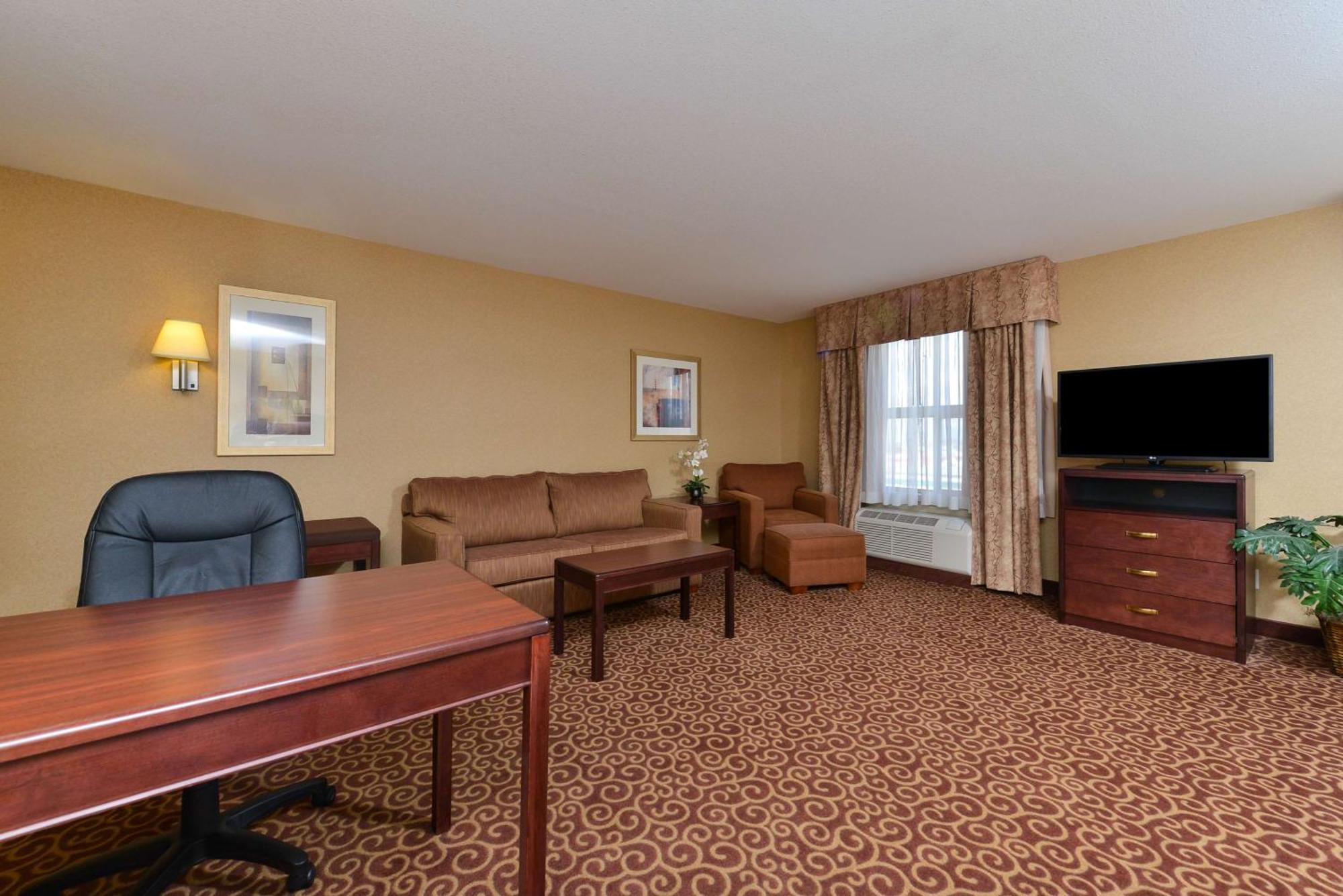 Hampton Inn & Suites By Hilton Edmonton International Airport Ледюк Екстериор снимка