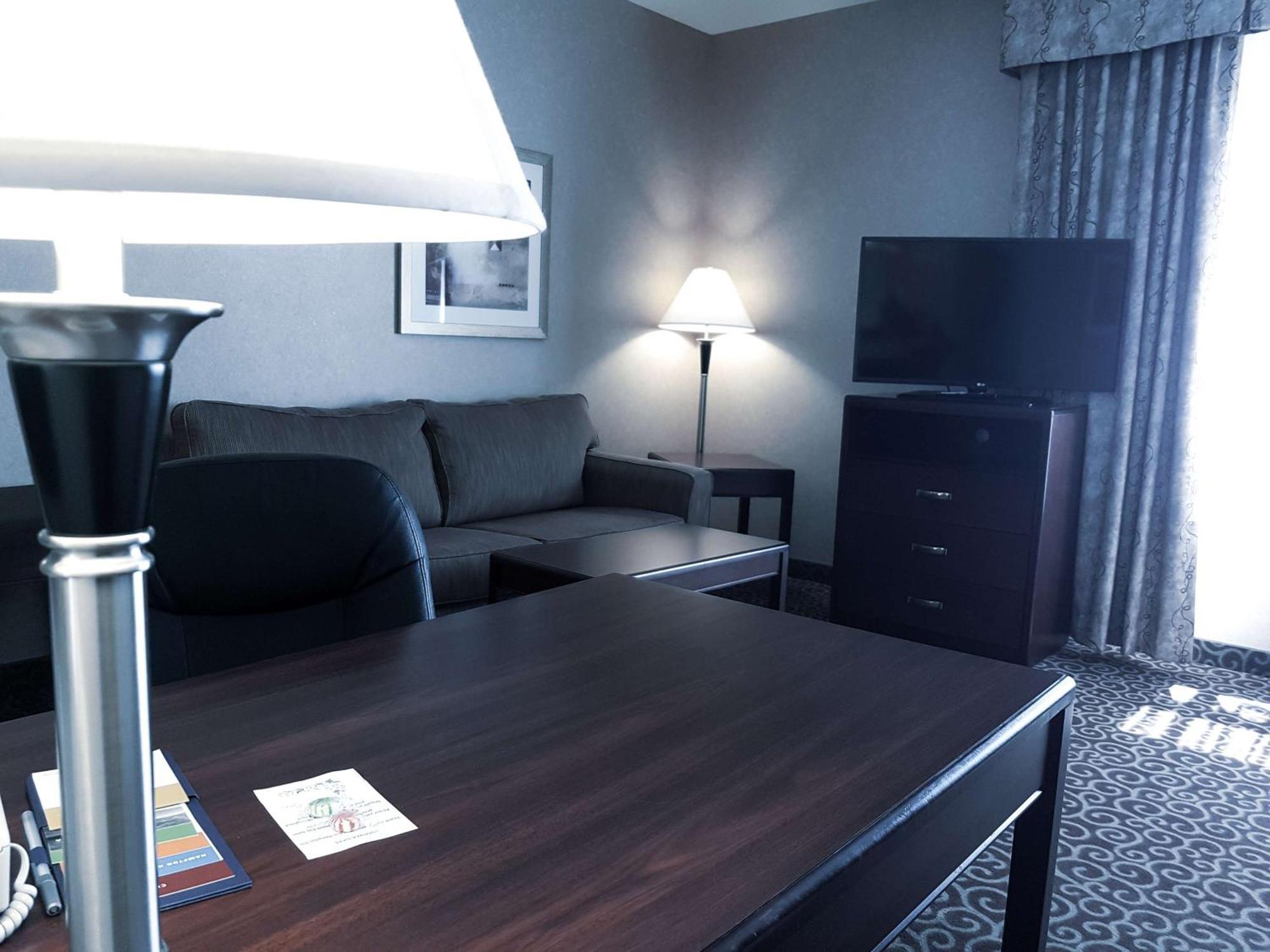 Hampton Inn & Suites By Hilton Edmonton International Airport Ледюк Екстериор снимка