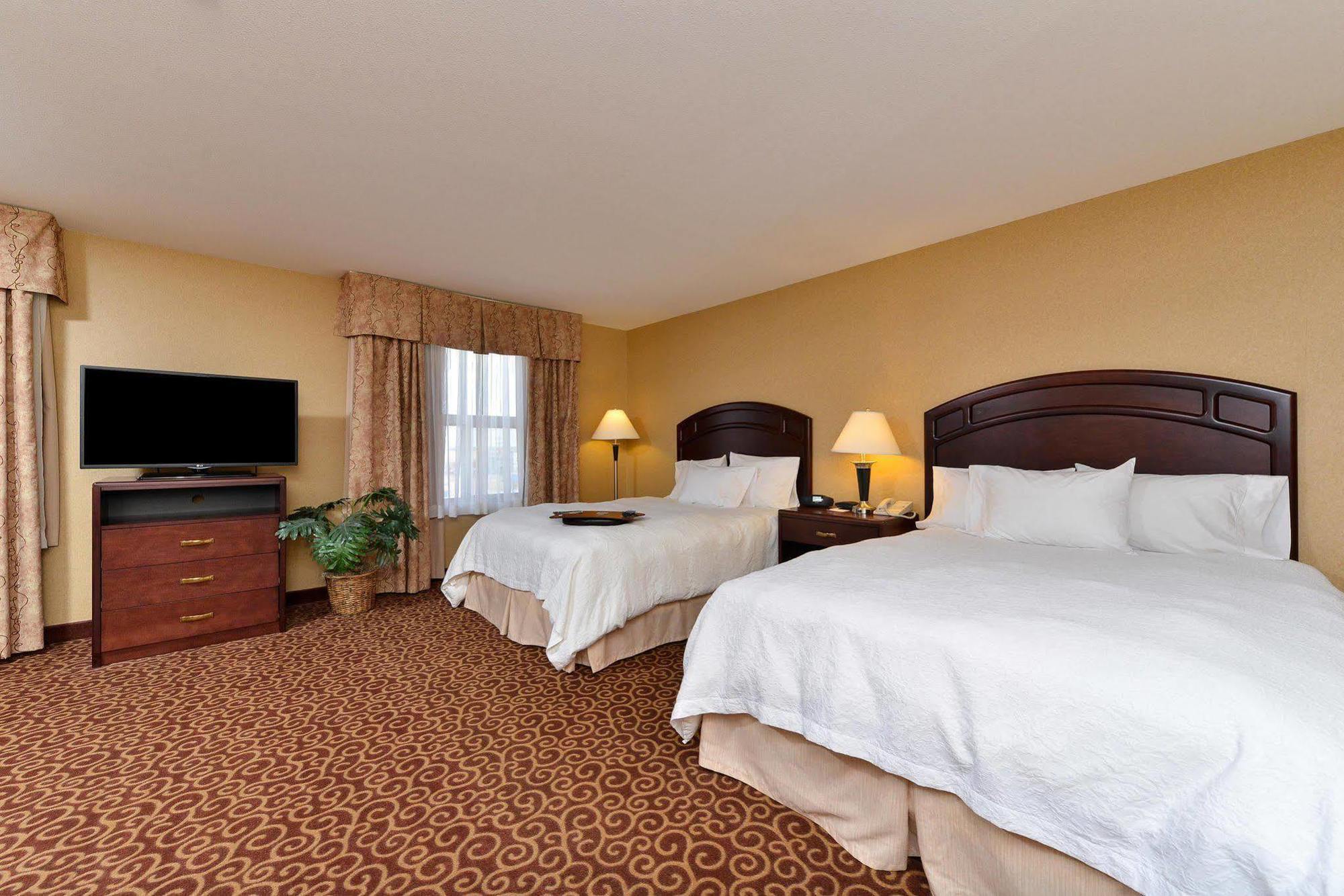 Hampton Inn & Suites By Hilton Edmonton International Airport Ледюк Екстериор снимка