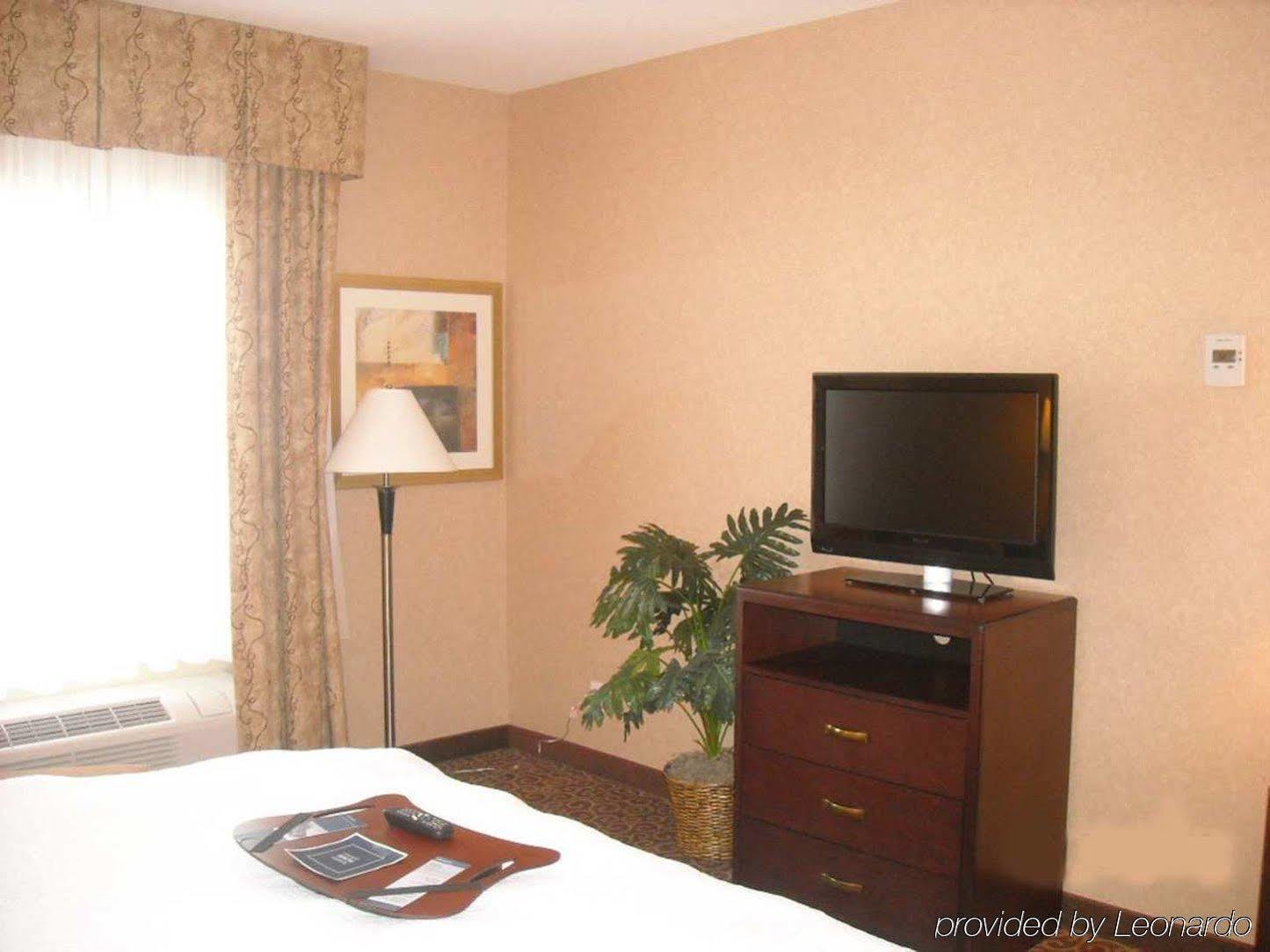 Hampton Inn & Suites By Hilton Edmonton International Airport Ледюк Стая снимка