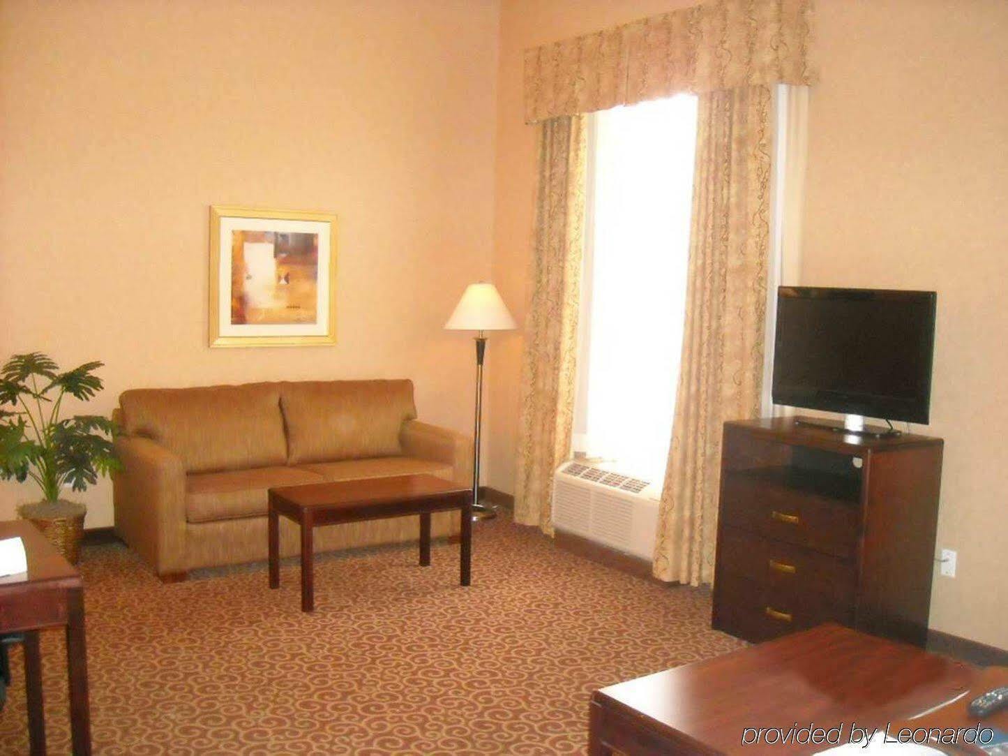 Hampton Inn & Suites By Hilton Edmonton International Airport Ледюк Стая снимка