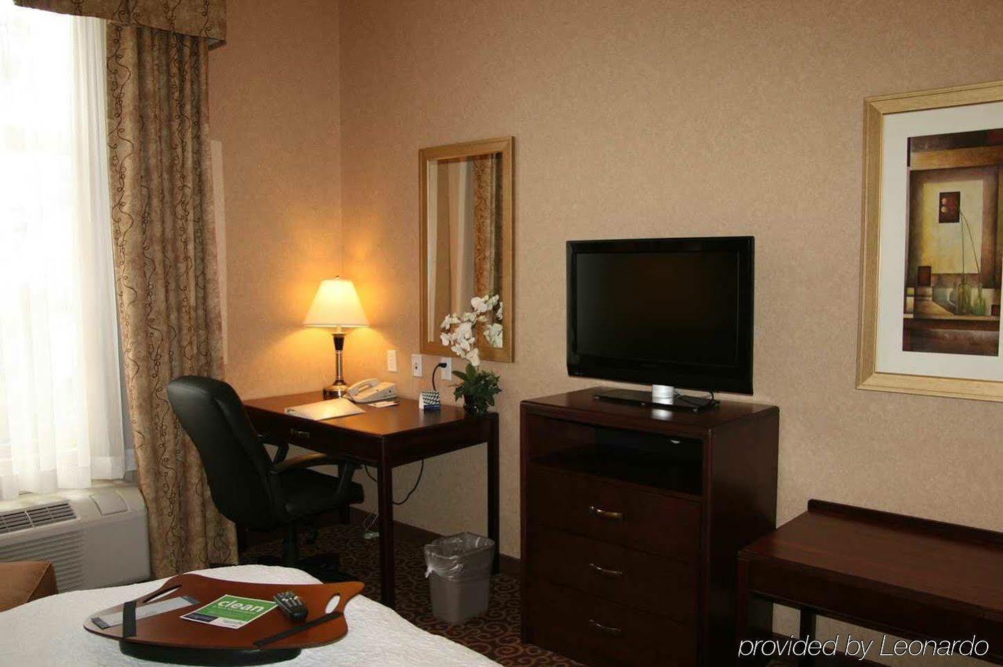 Hampton Inn & Suites By Hilton Edmonton International Airport Ледюк Стая снимка