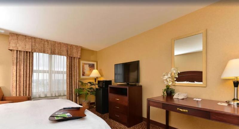 Hampton Inn & Suites By Hilton Edmonton International Airport Ледюк Екстериор снимка